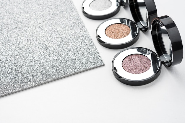 Craft Your Own Simple and Natural Eye Shadow & Liner